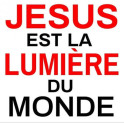 "Autocollant : J&eacute;sus est la lumip&egrave;re du monde" carr&eacute; 7,5 cm